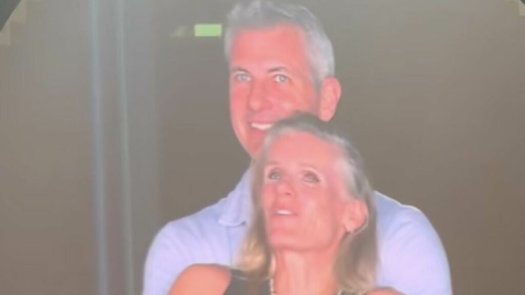 Chris Martin defends keeping Coldplay kiss cam despite CEO 'debacle'