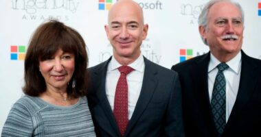 Jeff Bezos with his parents at the Smithsonian Magazine's American Ingenuity Awards.