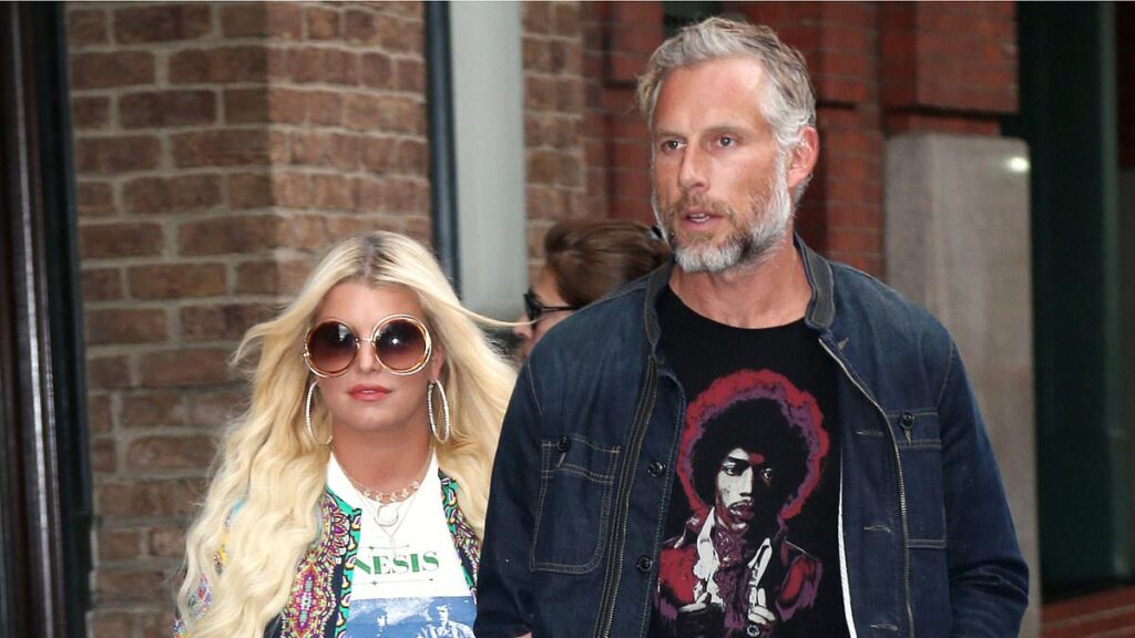 Jessica Simpson and Eric Johnson reunite at sister Ashlee's concert