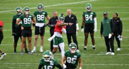 Jets' Justin Fields shows off chemistry with receivers