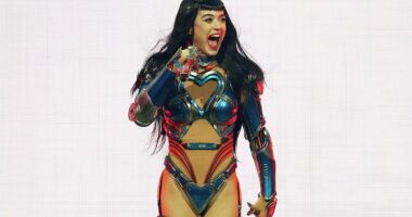 Justin Trudeau and Katy Perry were texting nonstop