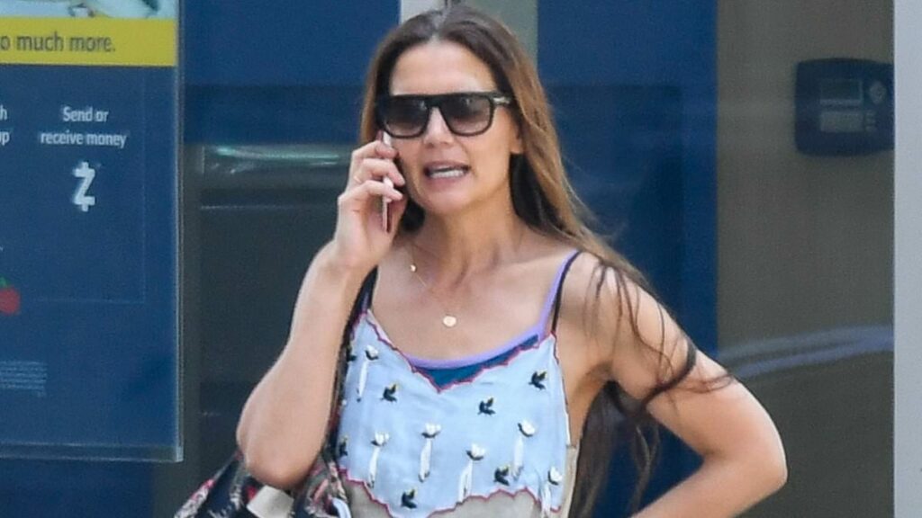 Katie Holmes has passionate conversation on her phone