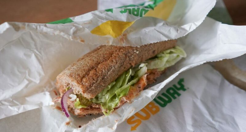 Man filmed throwing Subway sandwich at officer charged with felony