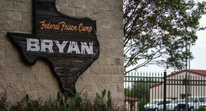 Raskin demands documents on Maxwell prison transfer, interview with Blanche