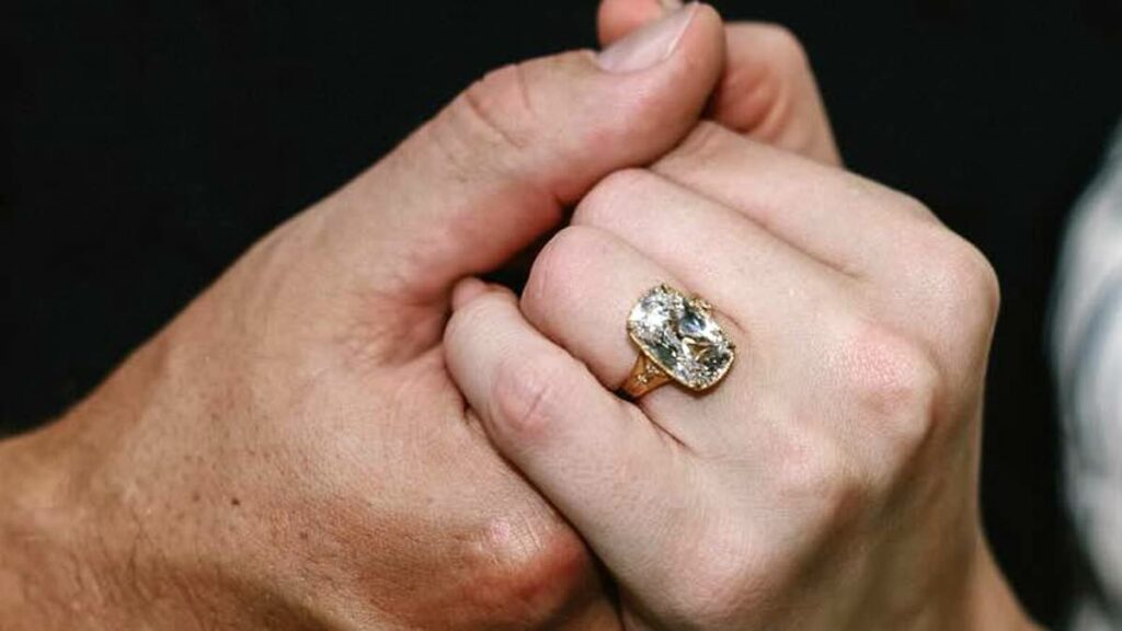 Taylor Swift's engagement ring is becoming a must-have sparkler