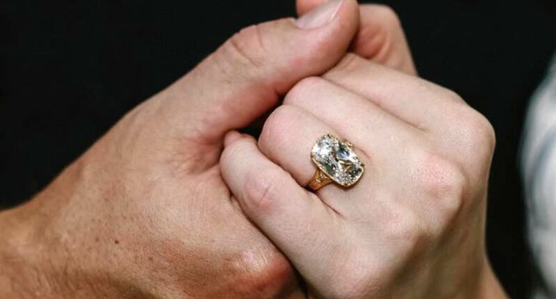 Taylor Swift's engagement ring is becoming a must-have sparkler