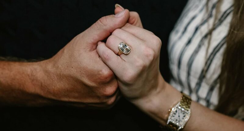 The details about Taylor Swift's stunning diamond engagement ring