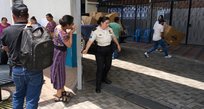 US judge bars government from sending Guatemalan children back, for now