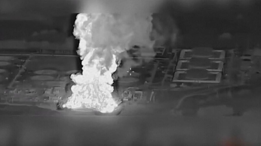 Ukraine strikes key Russian pipeline while Russia bombs city