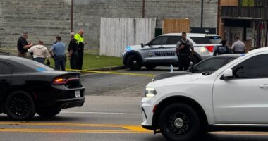 1 teen dead, 3 injured in shooting on Deans Bridge Road at Meadowbrook