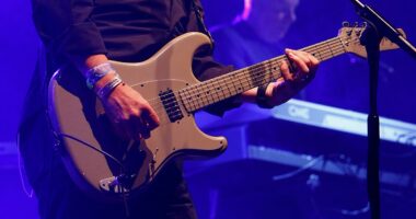 80s music icon cancels all upcoming tour dates over 'urgent' health issue