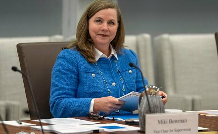 A top Federal Reserve official says dour jobs data backs the case for 3 rate cuts