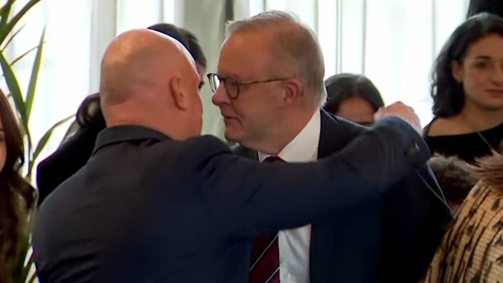 Awkward moment Anthony Albanese goes in for a traditional Maori greeting before he is snubbed by New Zealand Prime Minister: 'Embarrassing'