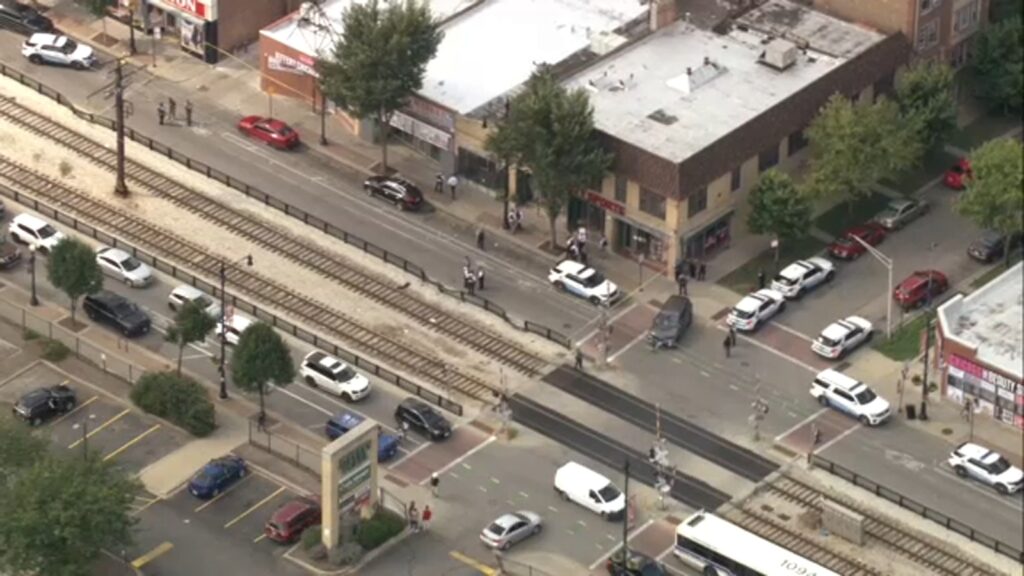 Chicago police shooting: Officer shoots at armed suspect on 71st Street in South Shore, CPD says