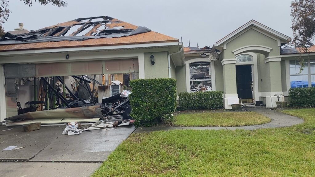 Community rallies support for Oakleaf family after fire destroys home