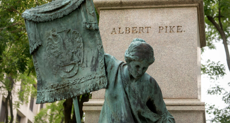 Confederate statues in DC area to be restored and replaced in line with Trump's executive order