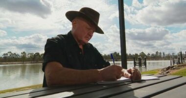 The South Australian detective who collared outback killer Bradley Murdoch has spoken for the first time, exclusively to Nine News.He told how he linked a mystery man in the Riverlands to the monster who killed Peter Falconio and shares his theory on what Murdoch did with the backpackers body.