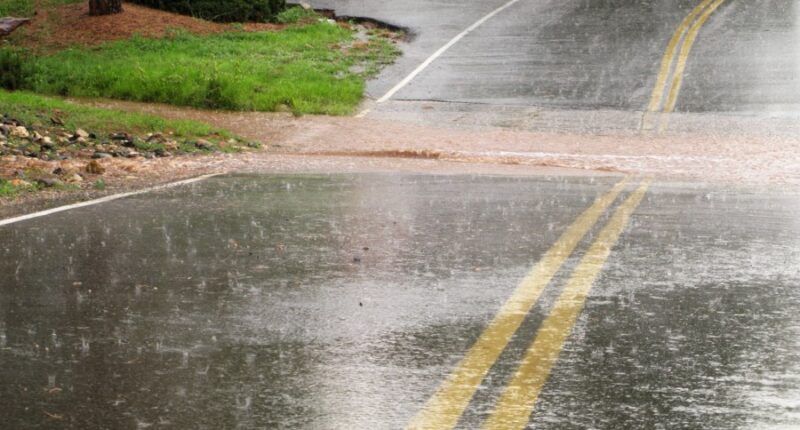 Driving in rainy weather and avoiding flooded roads: Guide