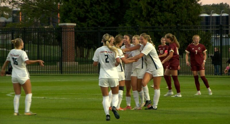 First home win for Katie Hultin as Illini open with 3-0 record