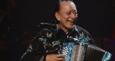 Flaco Jimenez, Texas accordionist who expanded popularity of conjunto and Tejano music, dies at 86