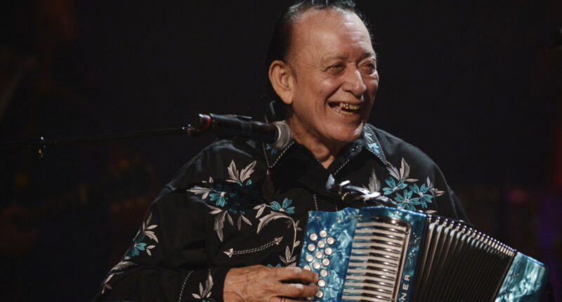 Flaco Jimenez, Texas accordionist who expanded popularity of conjunto and Tejano music, dies at 86