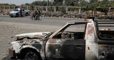Fresh clashes break out in Syria as the interim government struggles to ease tensions
