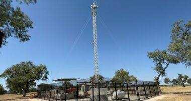 High-tech camera towers assist Border Patrol in tracking migrants
