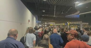 Hundreds of travellers forced out of Brisbane Airport after metal detector fails