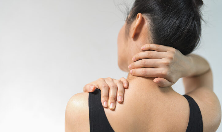 Is cracking your neck harmful? What doctors have to say