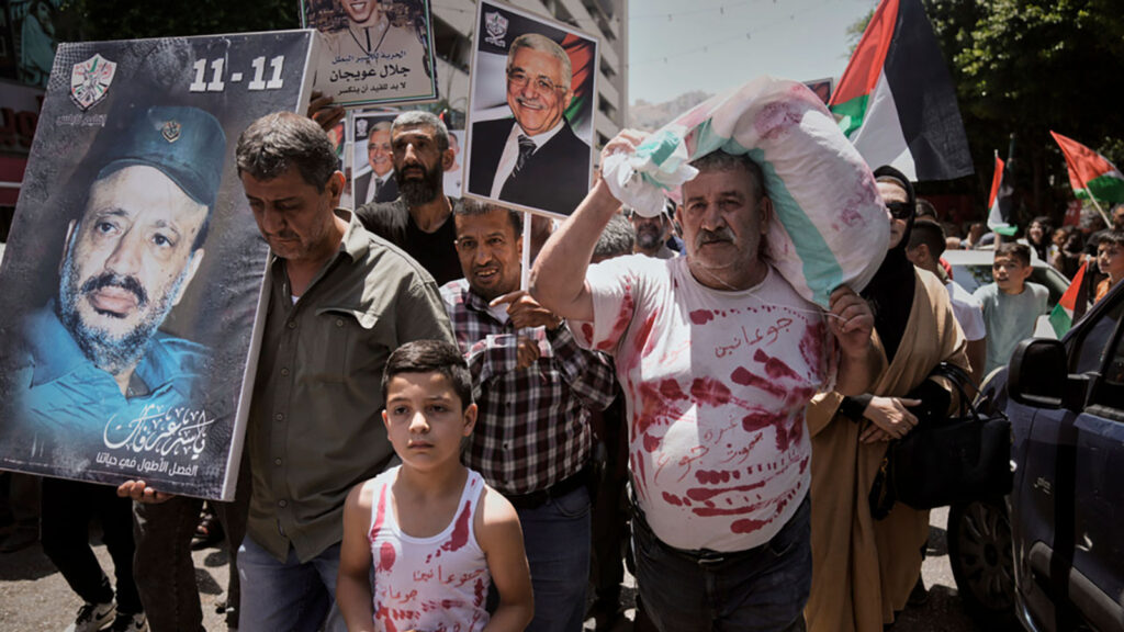 Israeli minister prays at flashpoint holy site as officials say 33 aid-seekers killed in Gaza