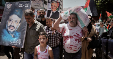 Israeli minister prays at flashpoint holy site as officials say 33 aid-seekers killed in Gaza