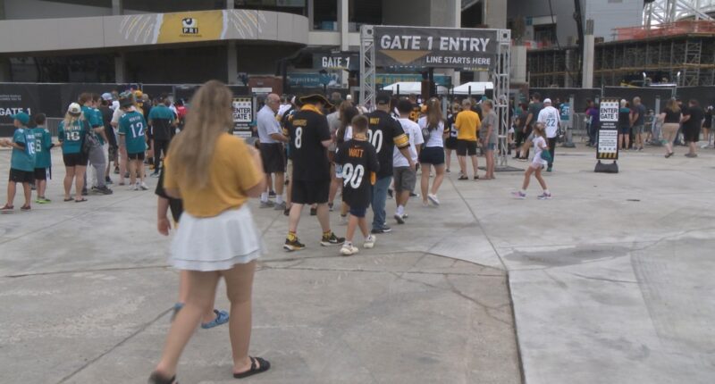 Jags fans get first look inside EverBank Stadium since construction began