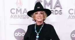 Jeannie Seely dies at 85 as Dolly Parton honors the country legend