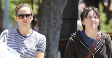 Jennifer Garner treats Fin to candy shopping spree at Rocket Fizz
