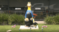 Man attempts to steal giant goose statue outside Goose Creek Waffle House