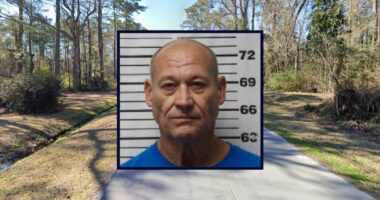 Man left woman in freezing RV while he stayed in hotel: Cops