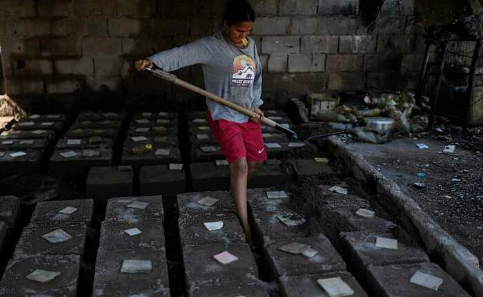 Migrants returning to Venezuela face debt and harsh living conditions