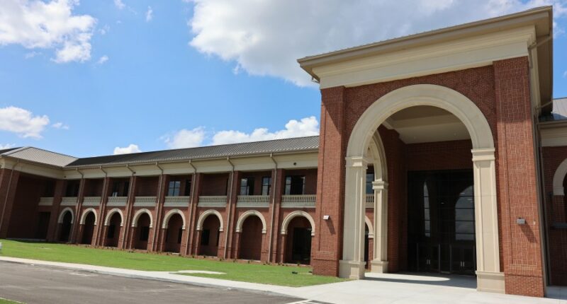 New Richmond Hill High School opens to nearly 2,800 students