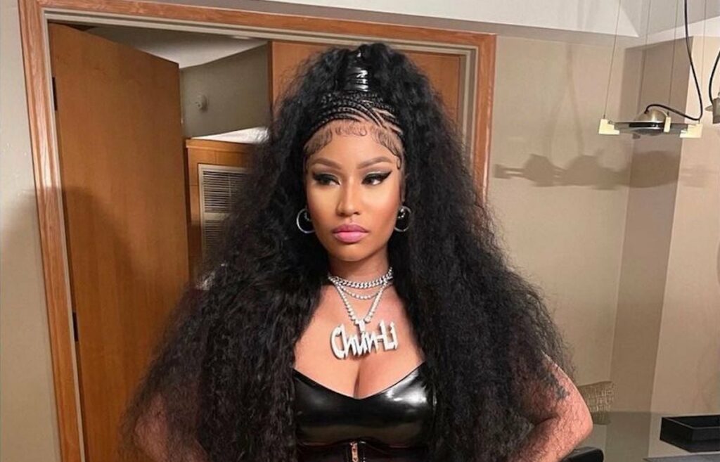 Nicki Minaj Apologizes To Dez Bryant After Their Social Media Feud