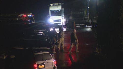 Police swarm home in Porepunkah amid search for alleged cop killer