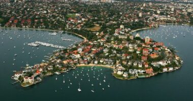 Push to overhaul tax concessions 'hurting ordinary Aussies'