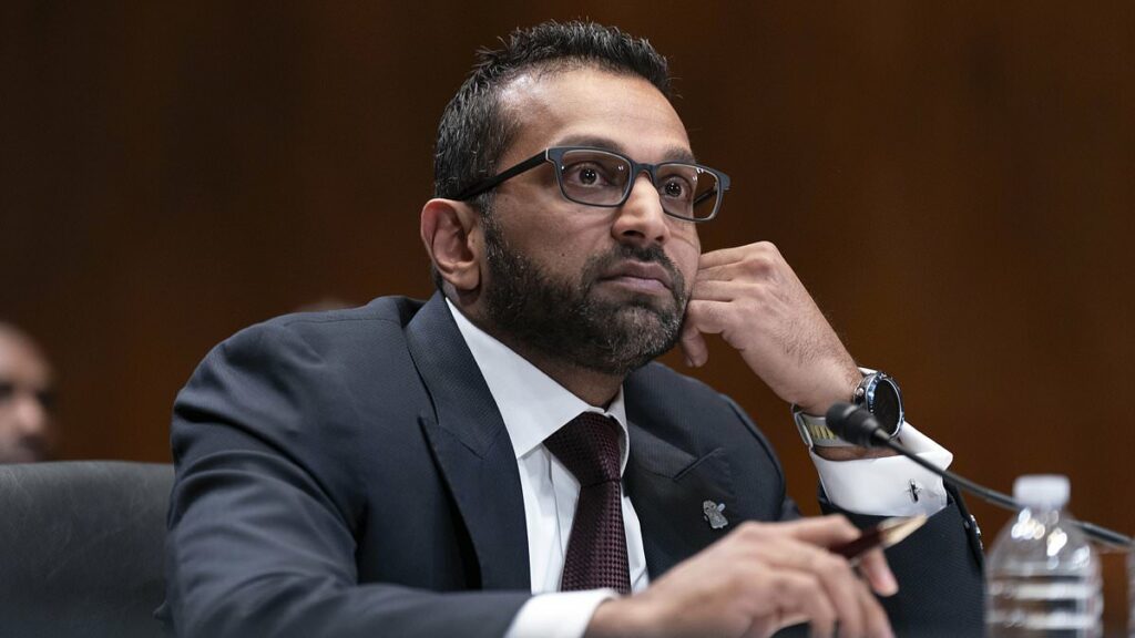 Report: Trump admin fires top FBI officials