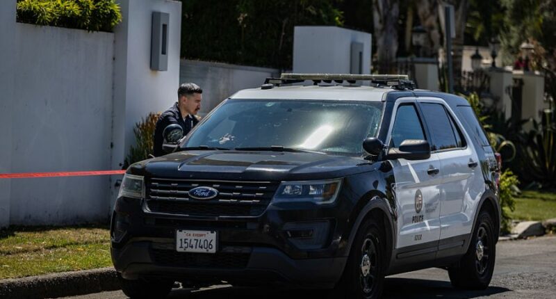 Residents hammer LA mayor over crime in Encino