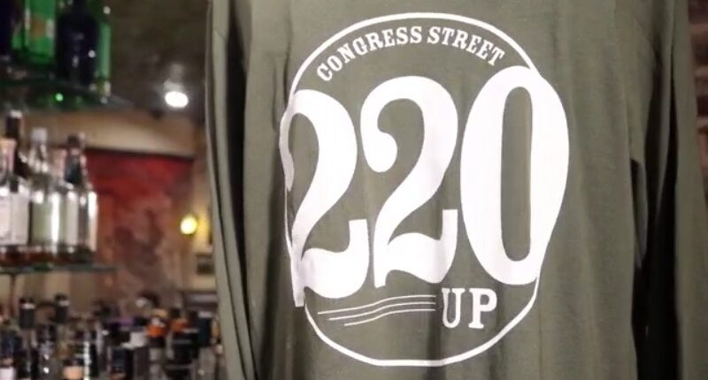 Savannah Sips: 220 Up