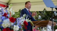 Schwarzenegger steps back into political arena in redistricting crusade