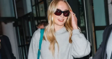 Sophie Turner Sparks Engagement Rumors With a Mommath Ring Much Larger Than What Joe Jonas Gave Her