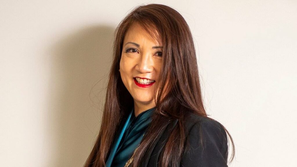 Terrifying method scammer used to make Aussie WILLINGLY hand over their possessions after being approached on the street: '$200,000 gone'