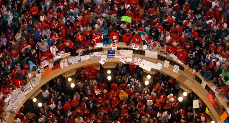 Things to know about legislator walkouts as Texas Democrats flee state over a high-stakes map vote
