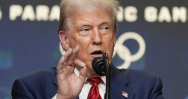 Trump orders Commerce Dept. to begin work on new census