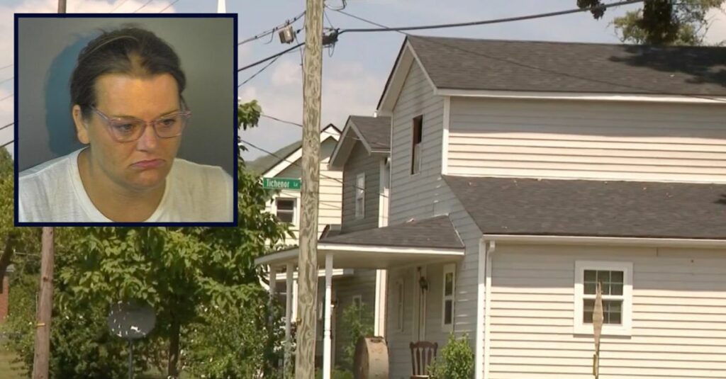 Woman set house ablaze with mom and boyfriend inside: Cops